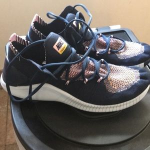 Nike sneakers training 8.5